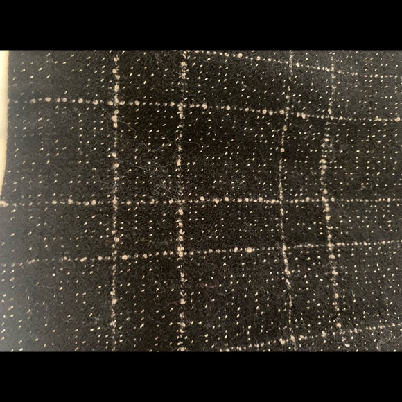 😻BLACK MINI SKIRT WITH GLITTERY DETAILING ✨ - Picture 3 of 6